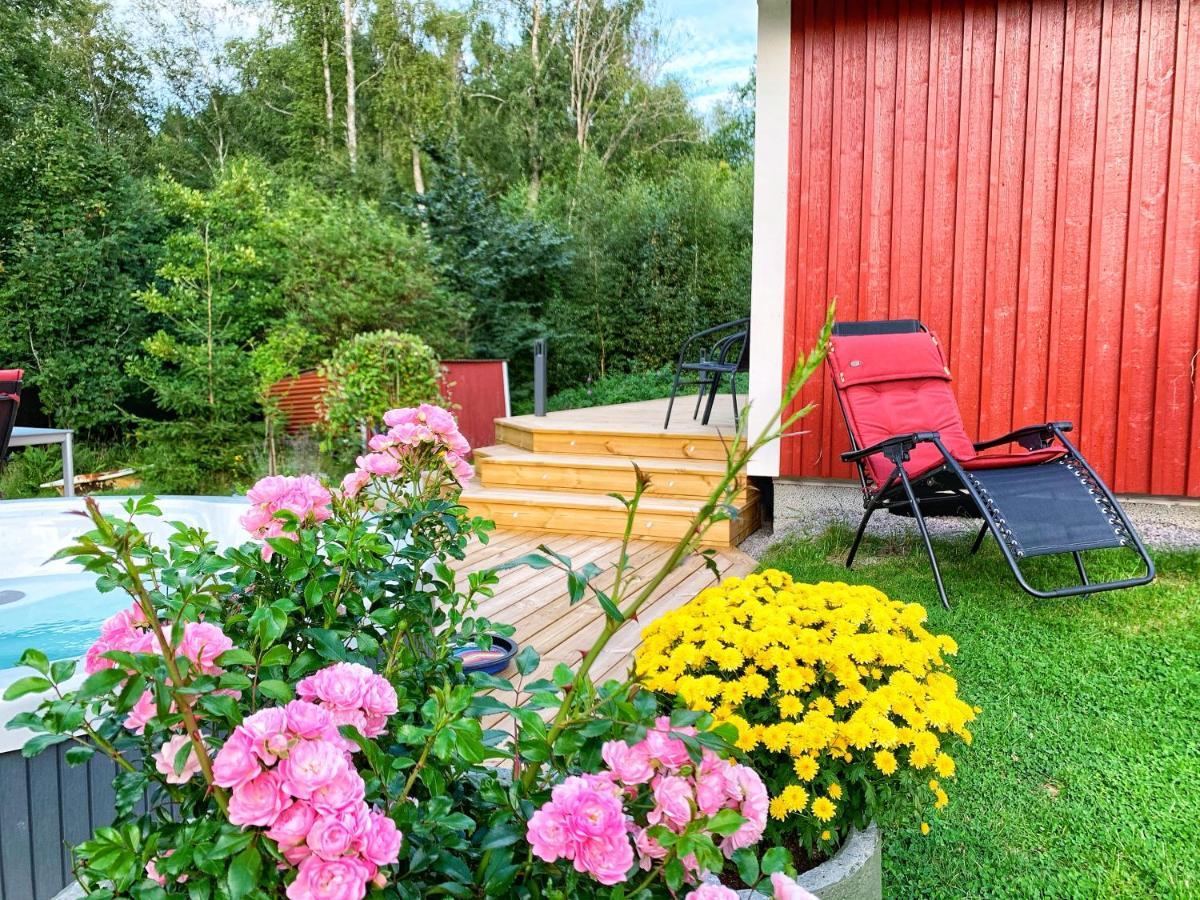 The Blomsholm Cabin - Recharge Your Electric Car Stromstad Exterior photo