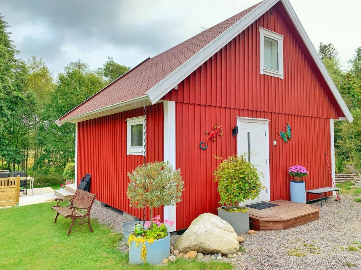 The Blomsholm Cabin - Load Your Electric Car Stromstad Exterior photo