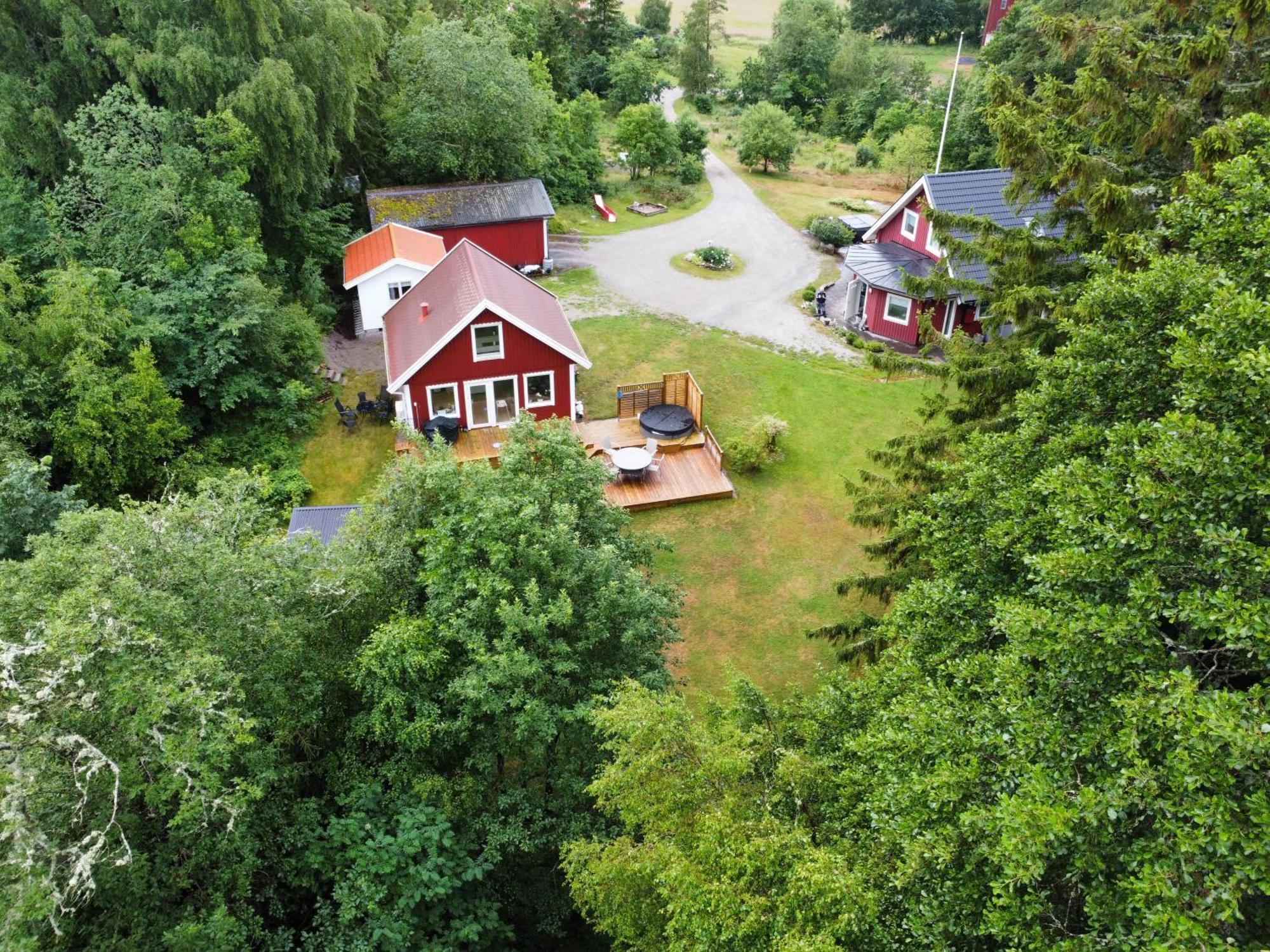 The Blomsholm Cabin - Recharge Your Electric Car Stromstad Exterior photo