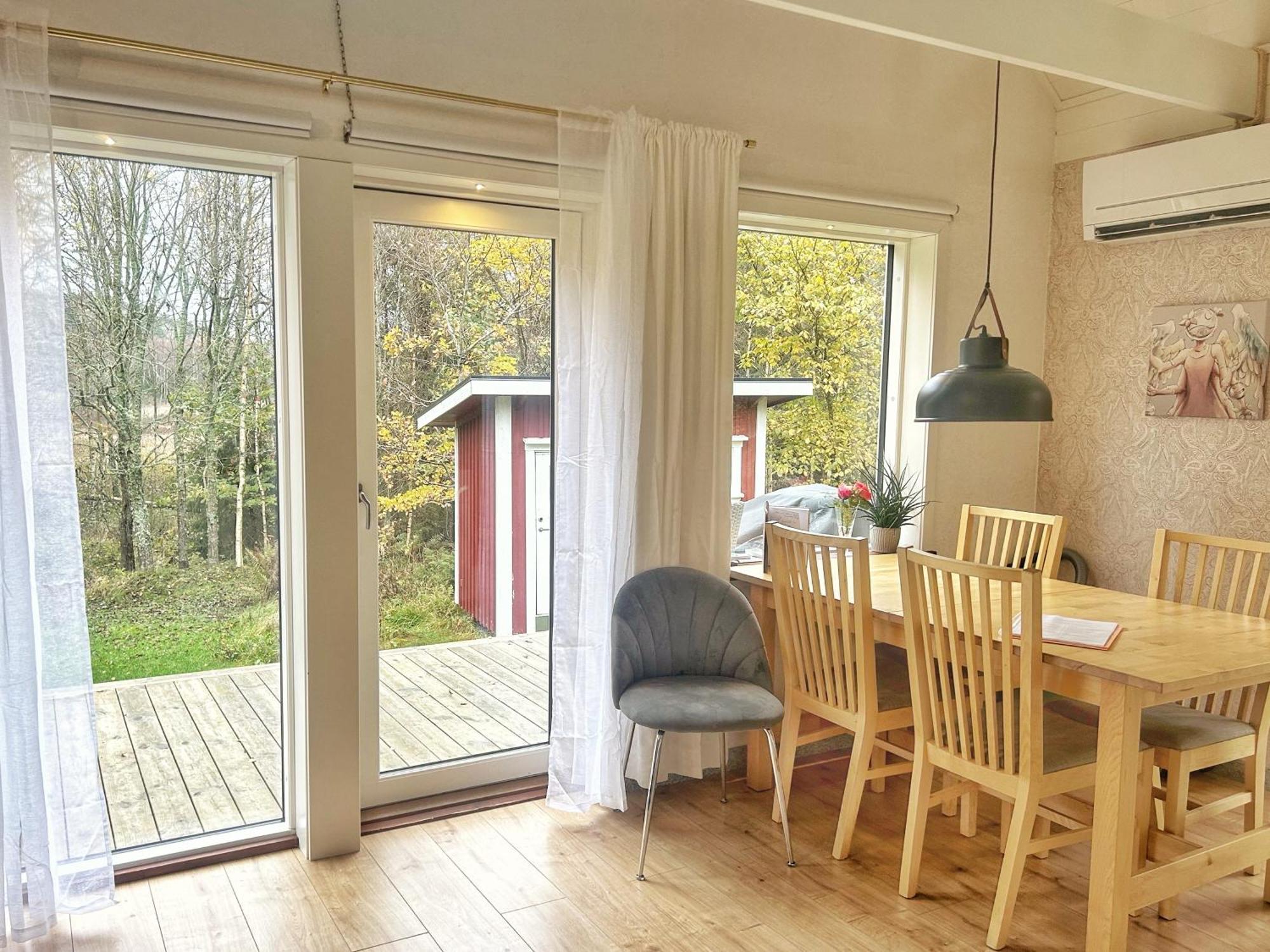 The Blomsholm Cabin - Recharge Your Electric Car Stromstad Exterior photo